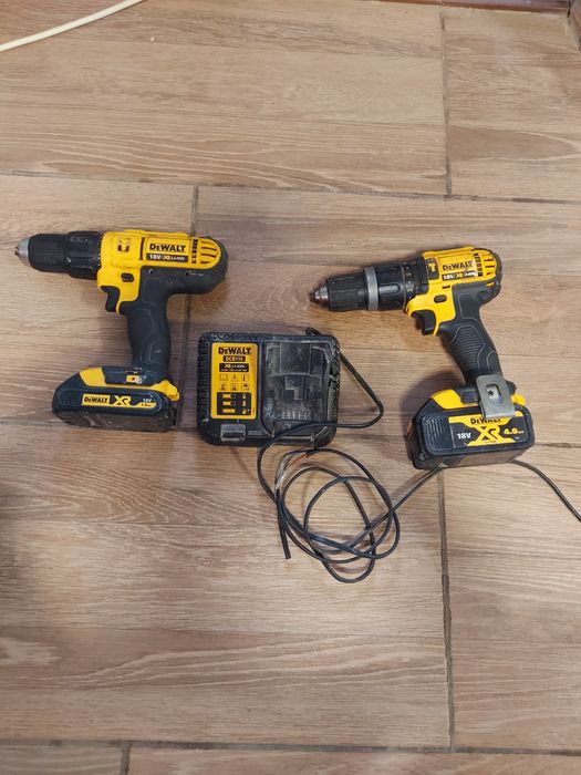 Vând două bormașini dewalt