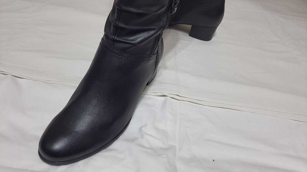 Ghete elegant piele naturala, de la MEDICUS, marimea 42 , zero km