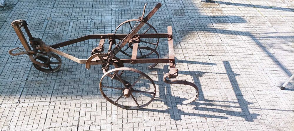 Конски браздилник. Автентичен изключително запазен.