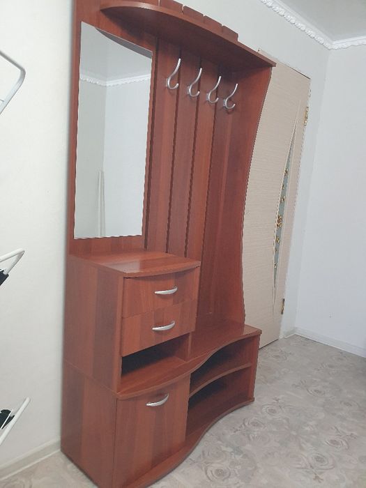 Продам прихожую с зеркалом