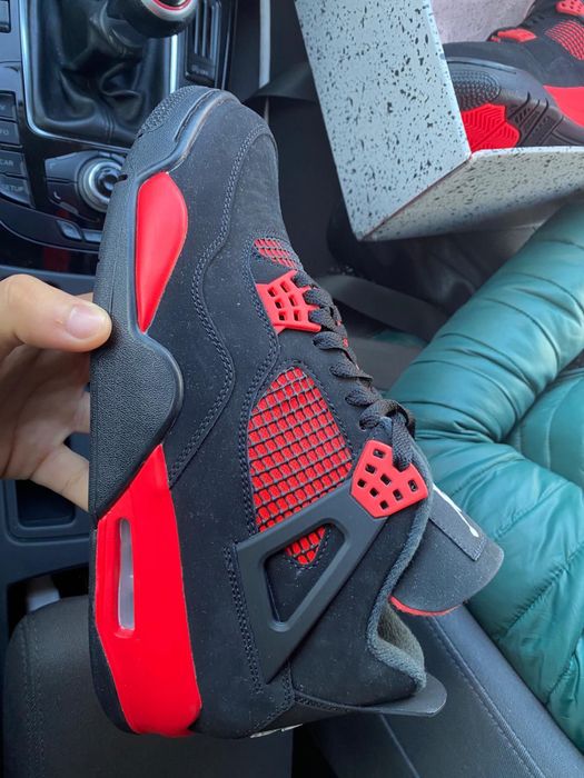 Jordan retro 4 thunder