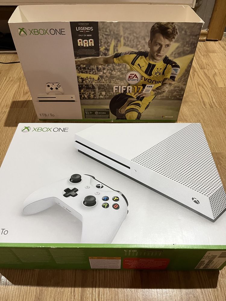 Xbox one S 1TB 2 controllere