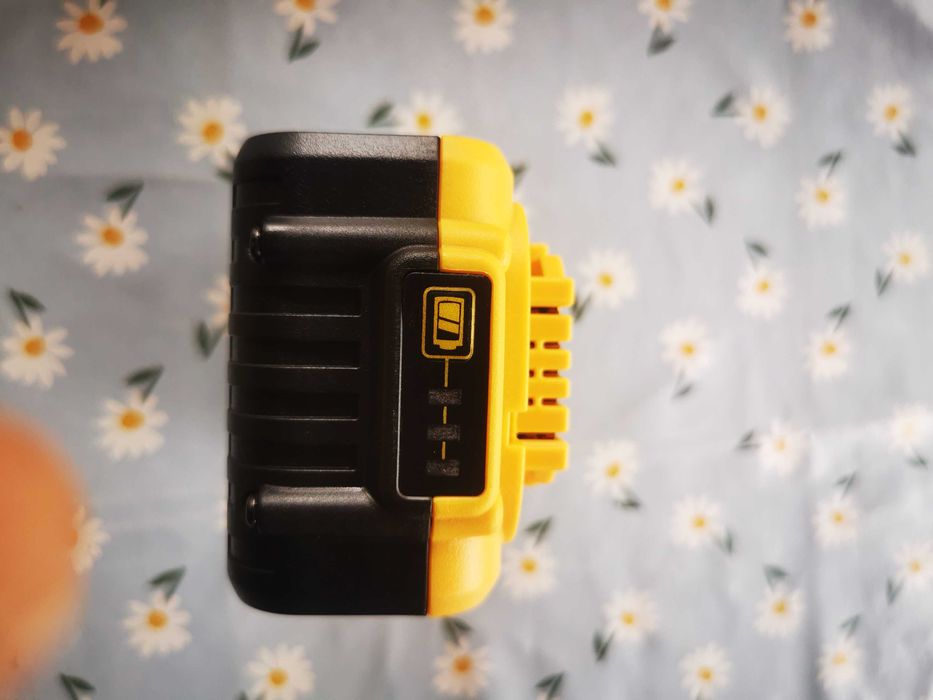 Dewalt батерия dcb184