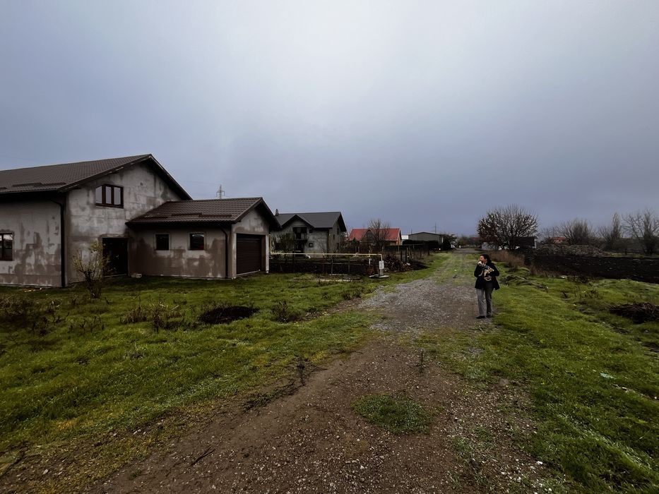 Vand teren intravilan 1000 mp