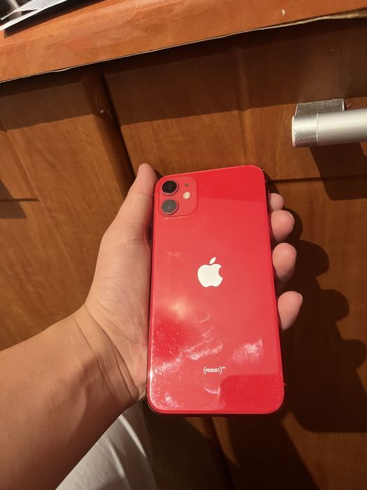 айфон 11 / 64 красный