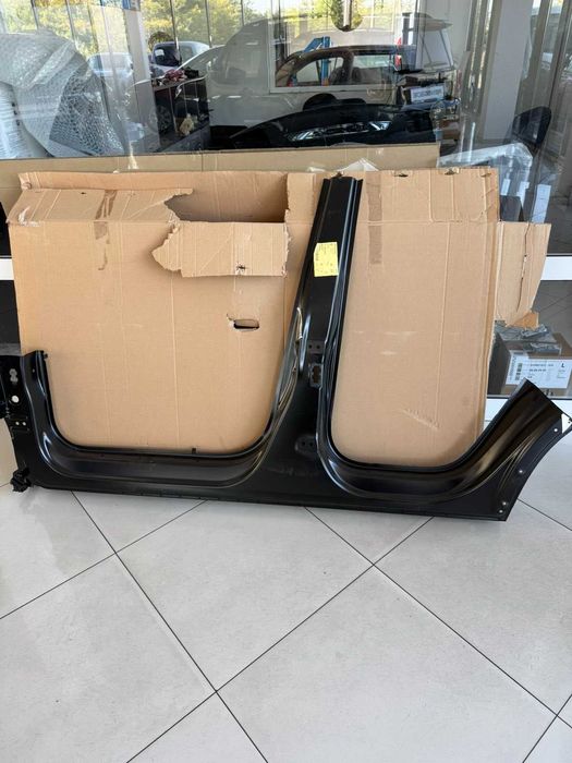 Праг ляв за Audi Q3 номер 8U0809847