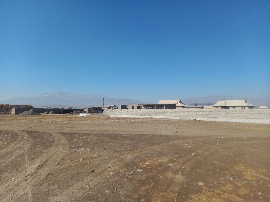 Yer maydoni 15 sotix, 26 m² vaqtinchalik bino bilan