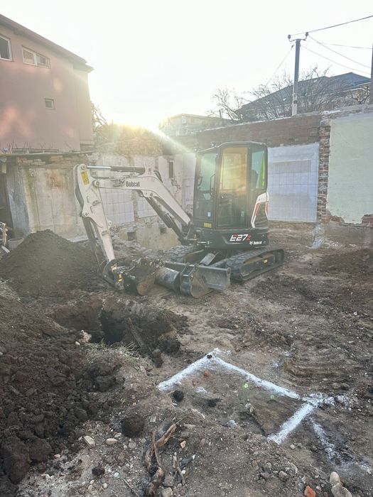 Inchiriez Buldoexcavator,Miniexcavator