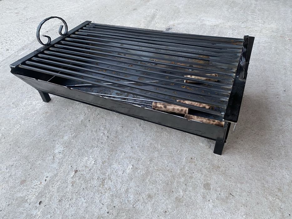 BBQ барбекюта скари на дървени въглища