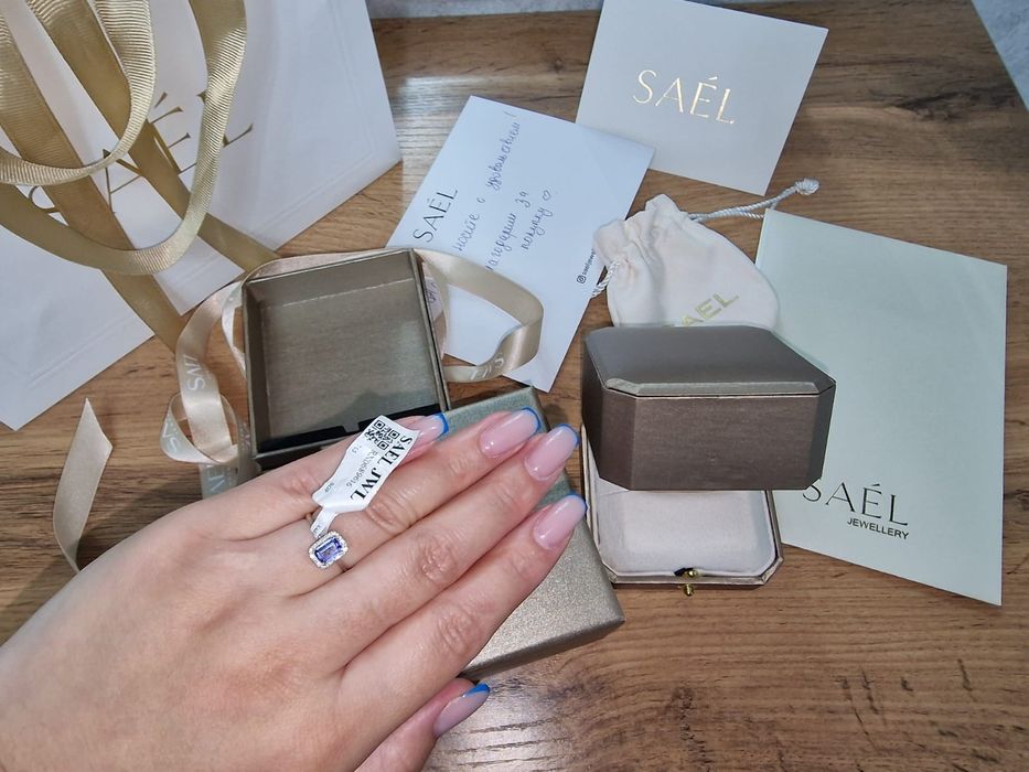 Продам кольцо с брилиантом