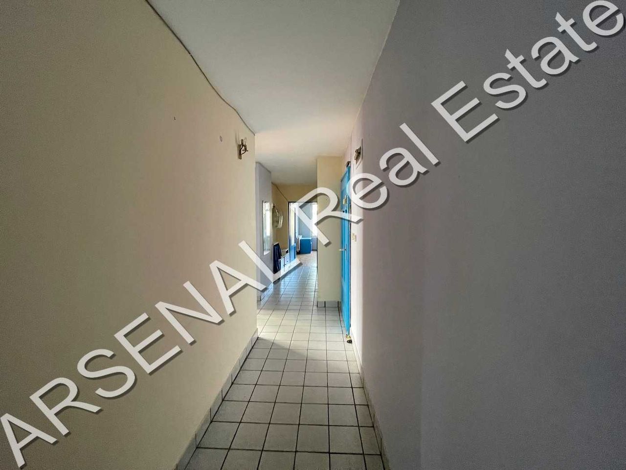Дава се под наем Етаж от къща в София, Център - 126 кв.м за 500 € - Снимка #1