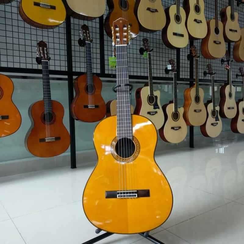 Фирменная классическая гитара YAMAHA С70 (Indonesia)