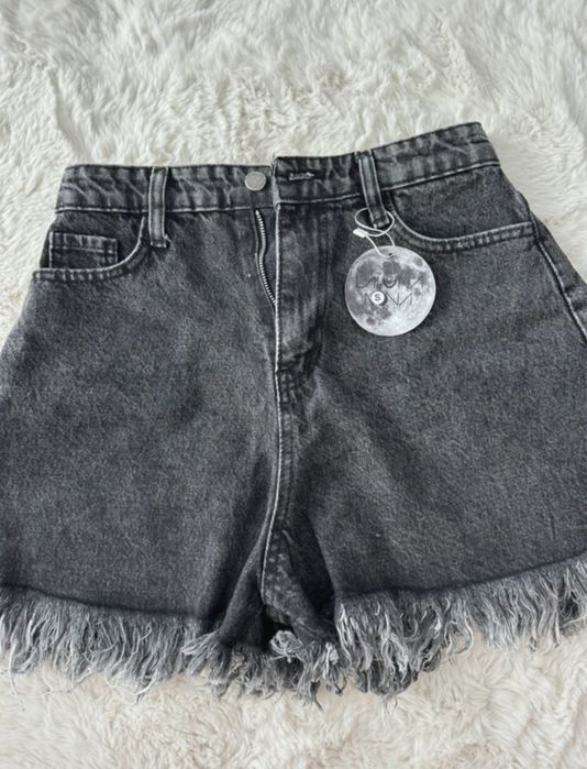 Pantaloni scurți blugi – noi cu etichetă
