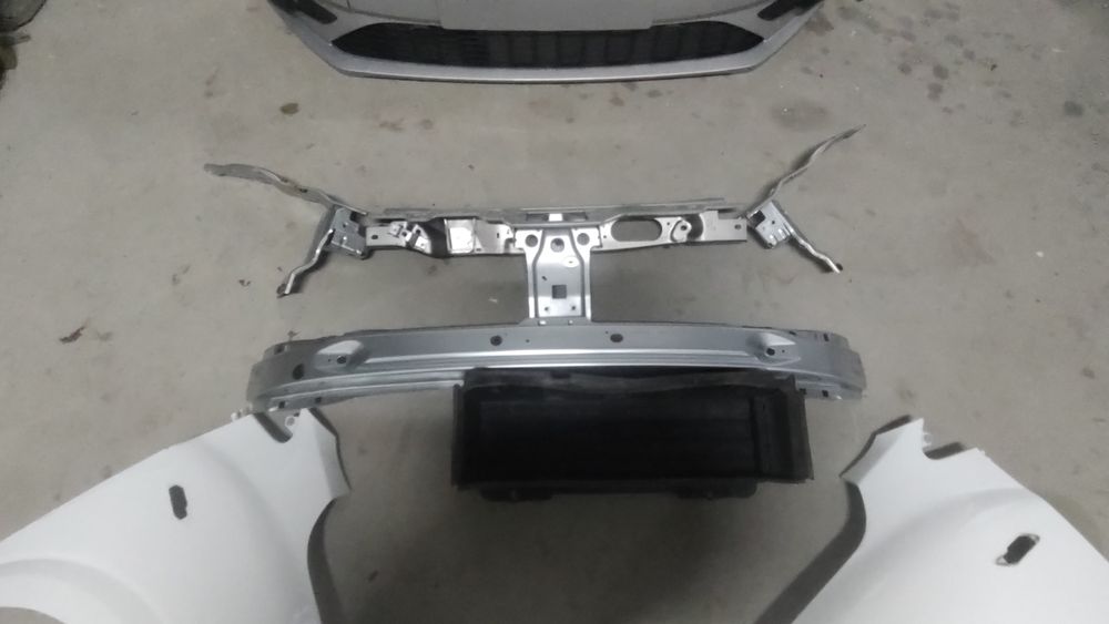 Bara fata, faruri , aripi, trager, ochelari faruri , volet Logan 3