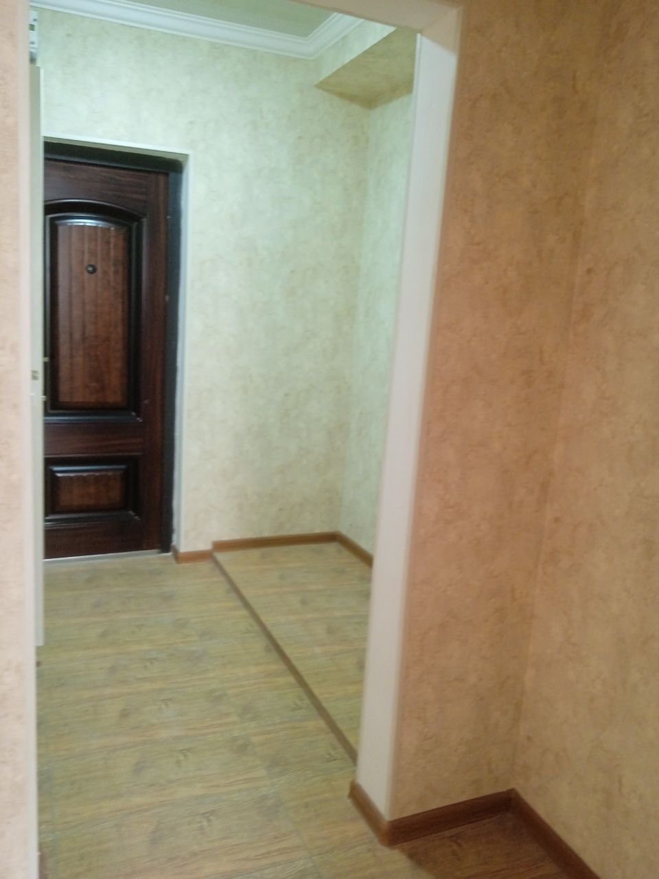 Продам 2 комнатную квартиру. С отличным ремонтом. 2/7/9