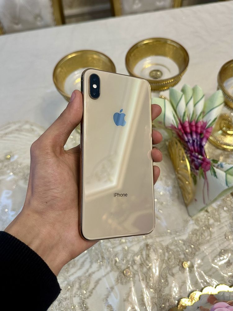 Iphone xs max gold