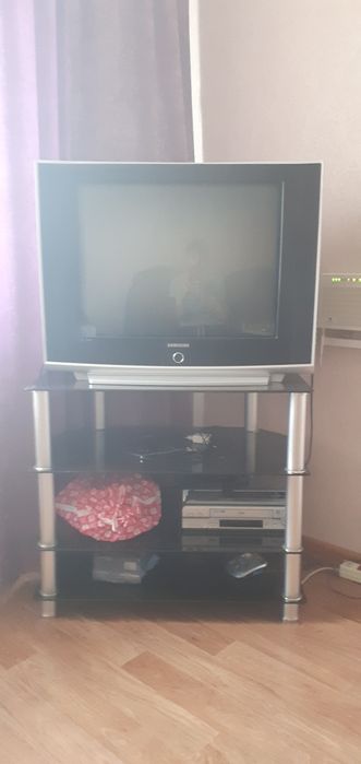 Телевизор с тумбой