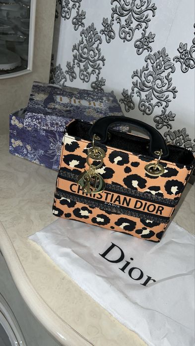 Диор сумка.