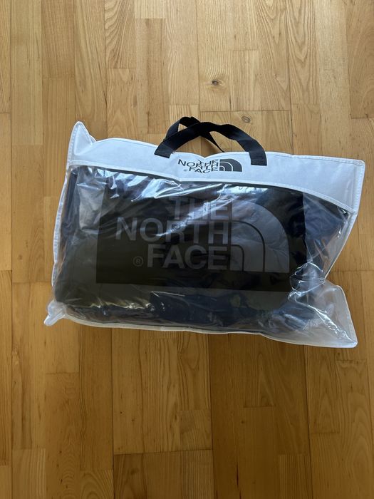 Geaca The North Face 700 Nuptse cititi descrierea