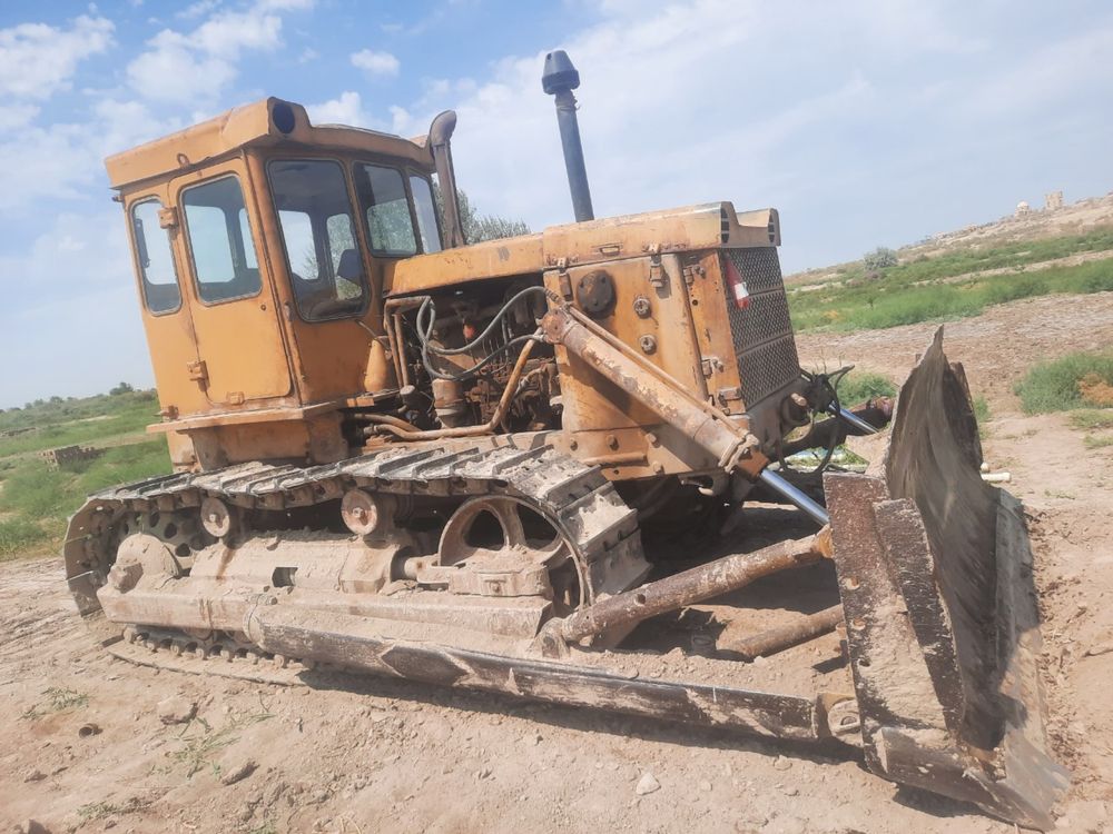 Traktir  T130 Buldzer