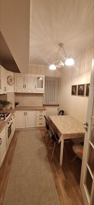 Închiriez apartament 2 camere.