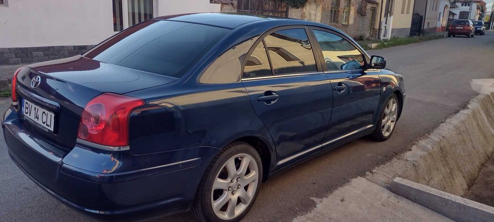 Toyota Avensis benzină