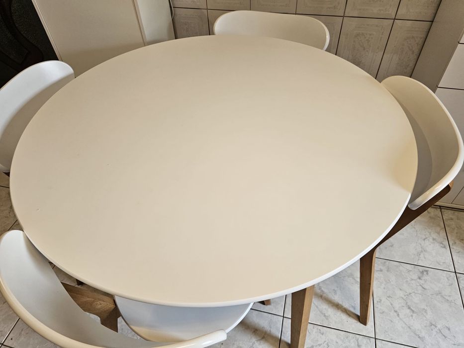 Vand set masa si 4 scaune Jysk
