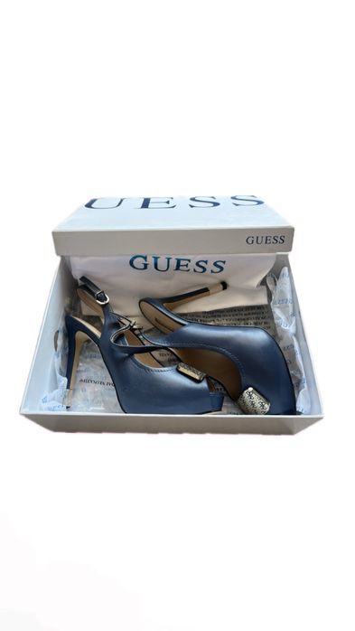 Tocuri elegante Guess
