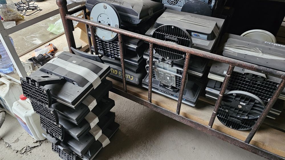 Мониторы разных диогоналей и брендов 17-24