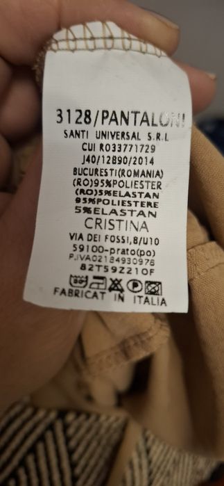 Pantaloni largi cu curea