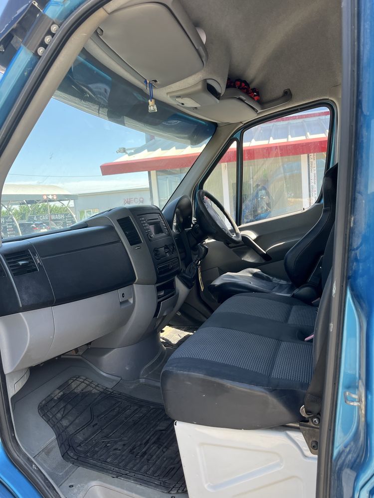 Vand sau schimb Mercedes Sprinter an 2010 înmatriculat volan dreapta