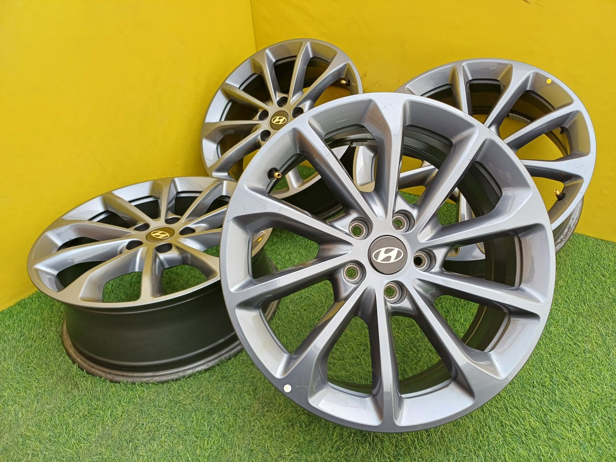 Диски R18 5x114,3 на Hyundai и другие.