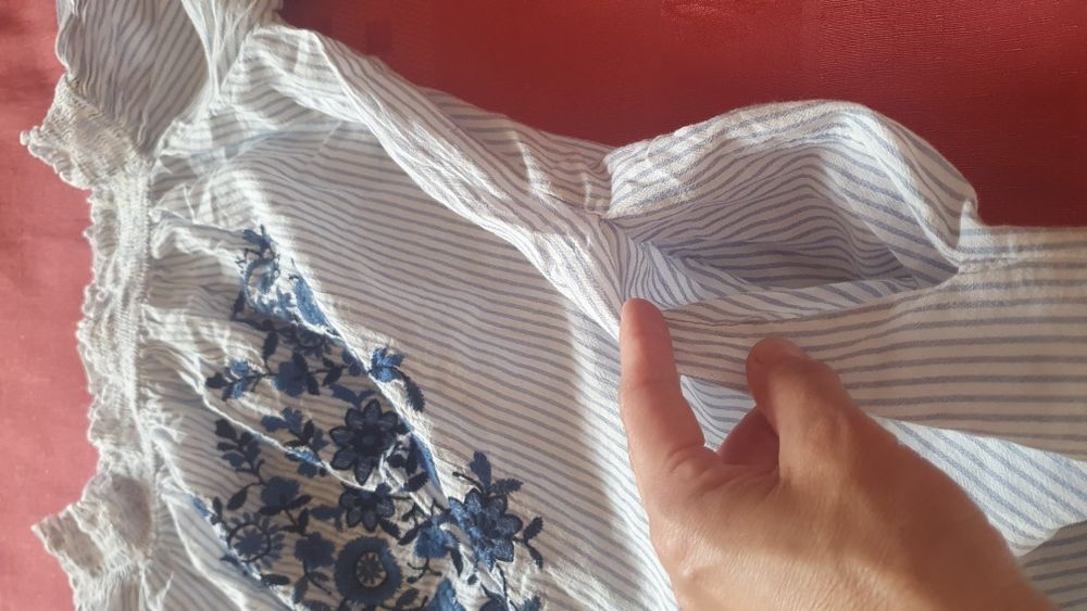 Rochita noua larga bumbac cu broderie bleu S-L