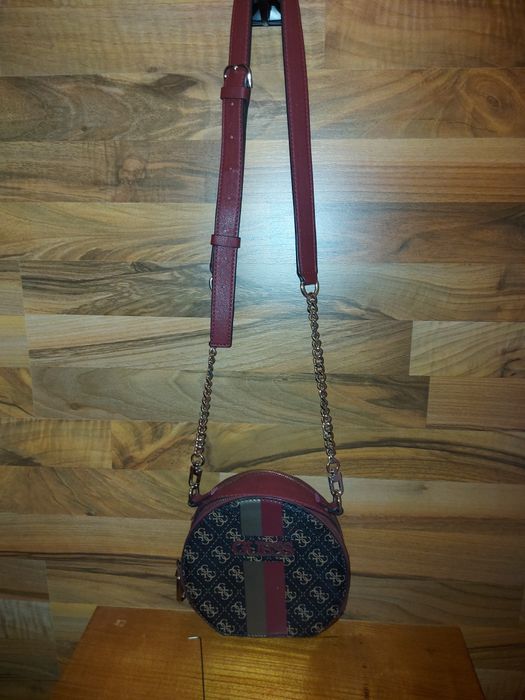 Чанта GUESS с монограм
