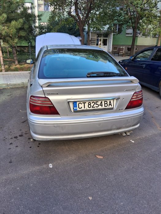 Продавам лек автомобил