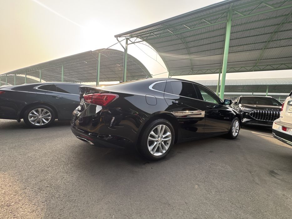 malibu 2 atmasferni 2.4 litr qora 2018 yil