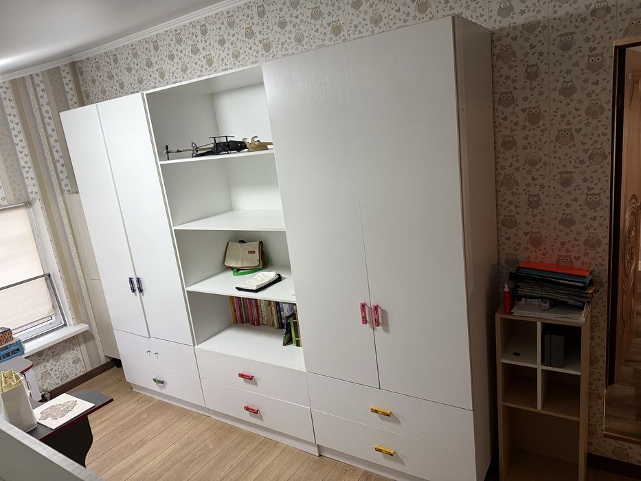 Продам дескую двухярусную кровать и шкаф