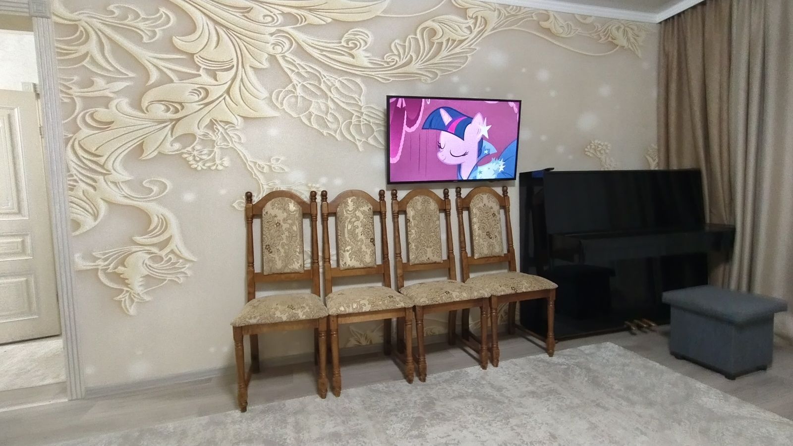 Продам стулья 6 штук