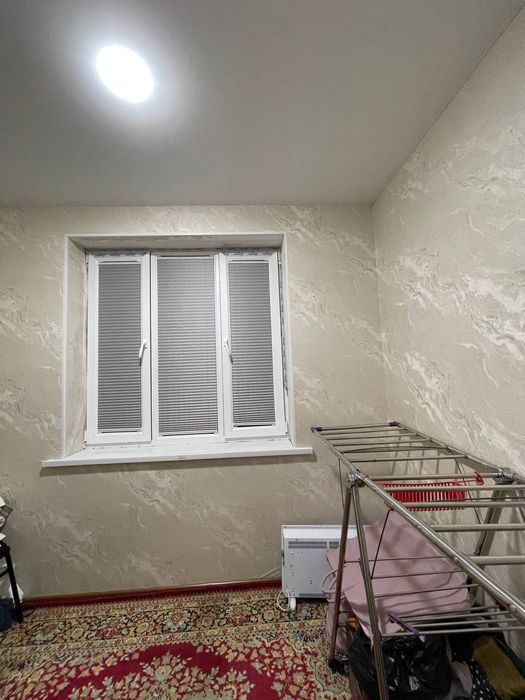 Kv sotiladi shayxontohur oqtepa mikrorayon 1 xona 4 etajli dom 2 qavat