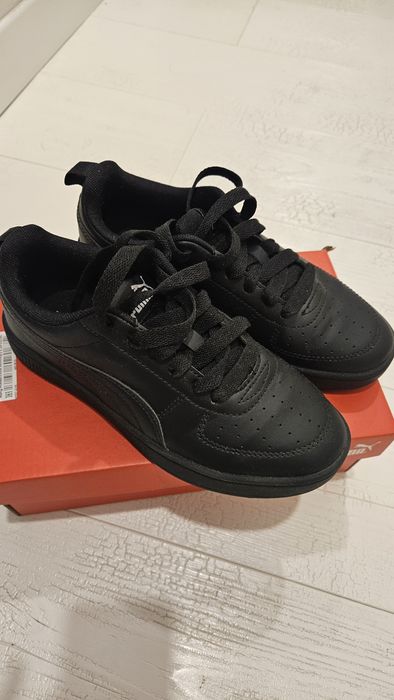 Кроссовки фирменные