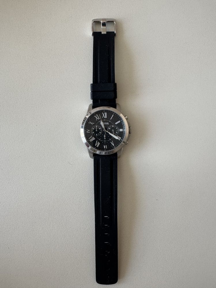 Продавам часовник Fossil