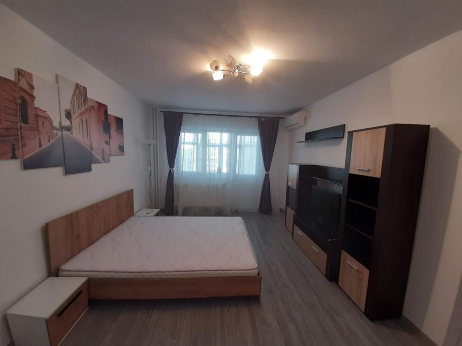 Închiriez apartament 2 camere decomandate zona piata nicolina