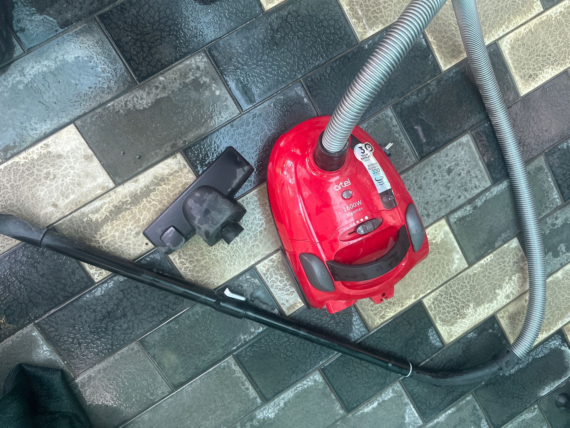 Продаю пылесос Artel