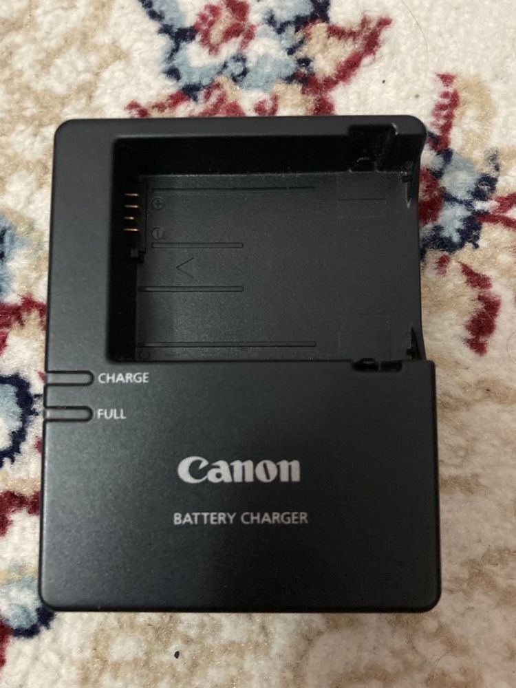 Продам Canon 600D с обьективом 18-55 .