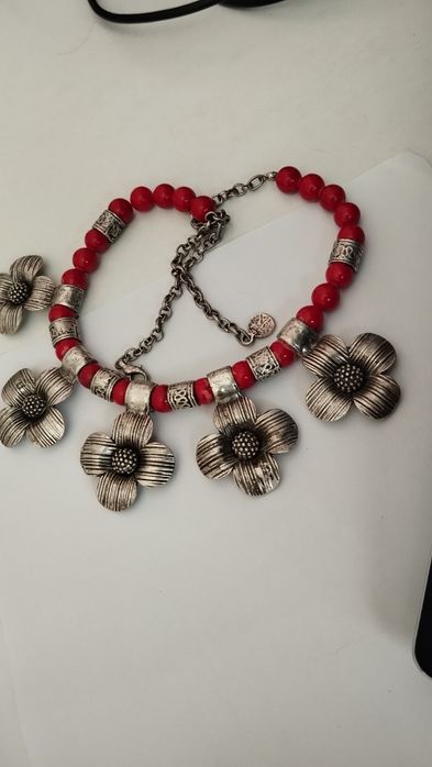 Отдам бижутерию.