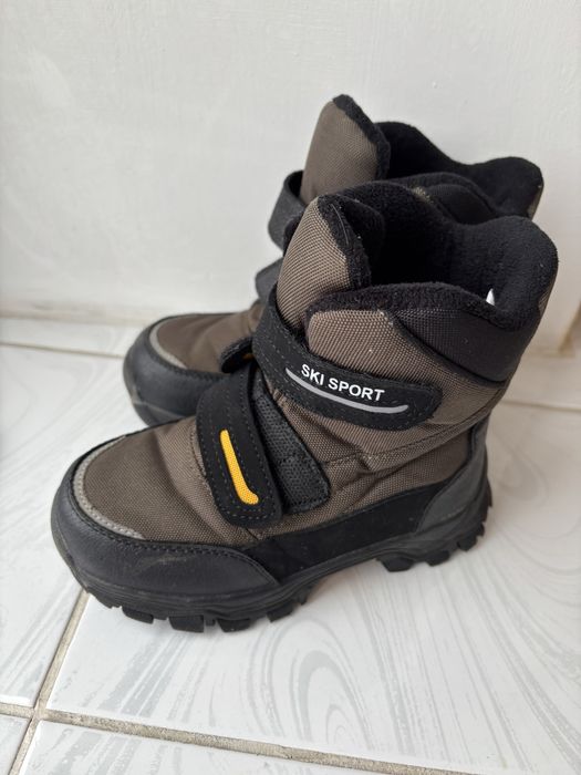 Продам детские ботинки