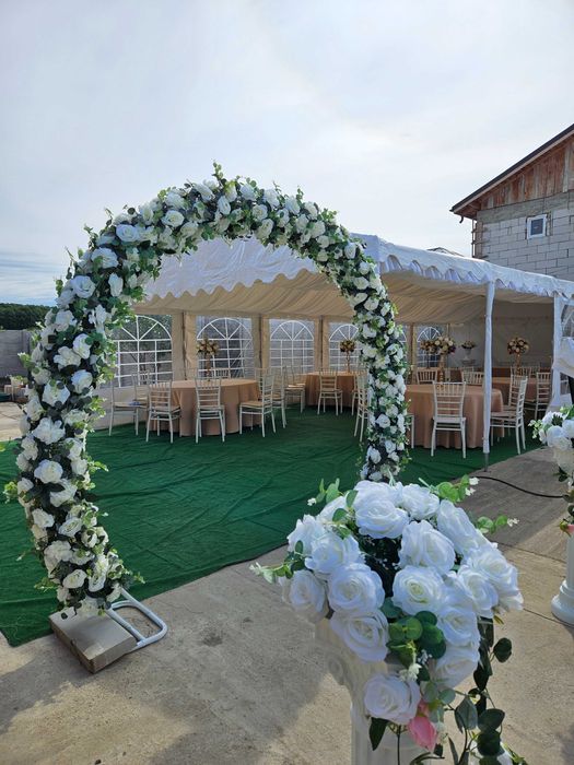 Corturi de închiriat