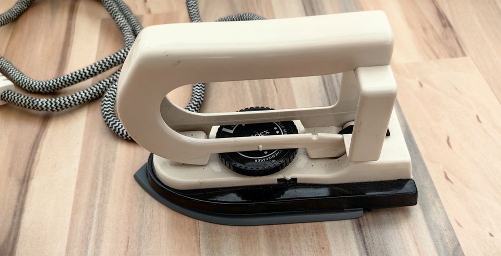 Mini fier de călcat de voiaj MTM retro vintage anii 80