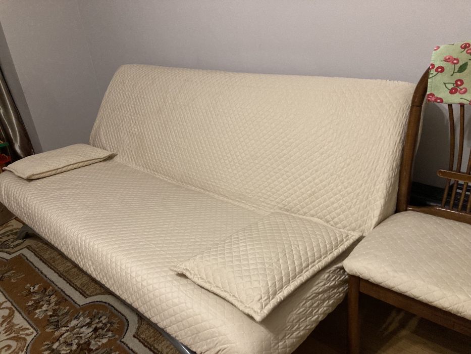 Диван с металлическим механизмом