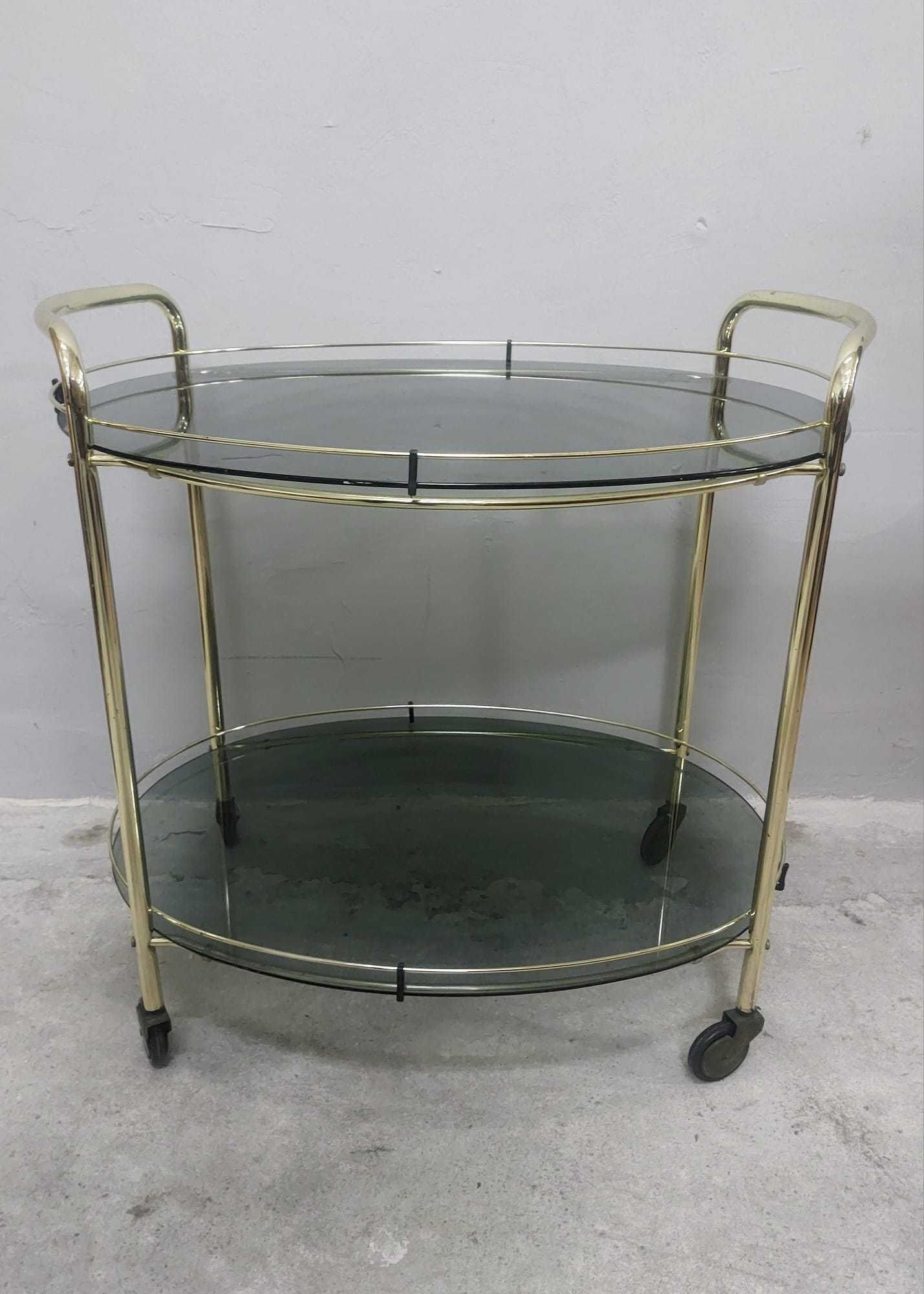 Помощна маса на колелца с метален корпус и стъклени плотове